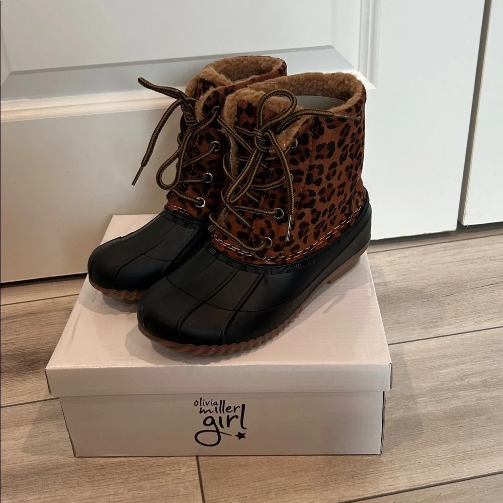 Olivia Miller Girl! Girls leopard print snow rain faux fur lined boots size 3
